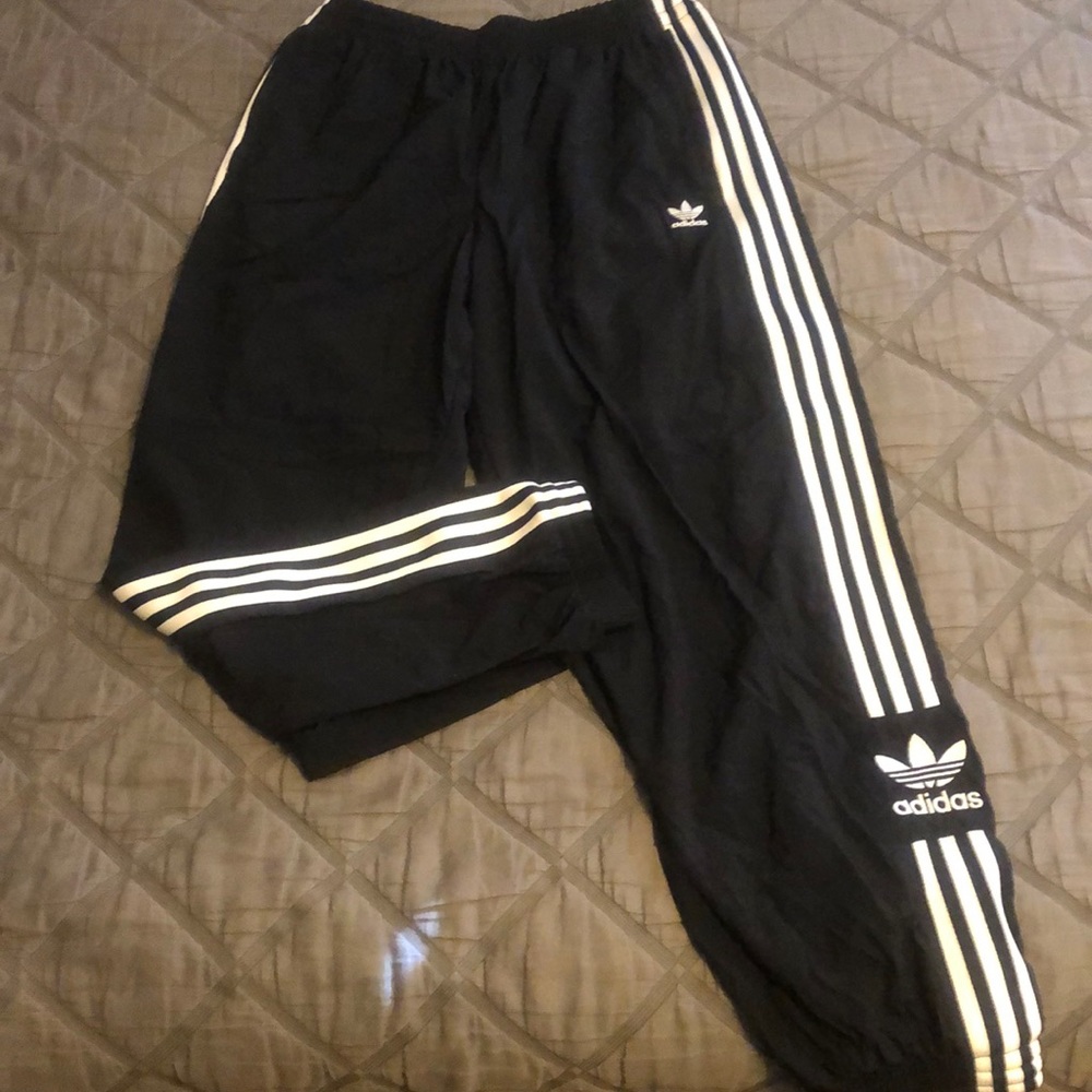 Large Adidas Wind-breaker Pants (Men’s)